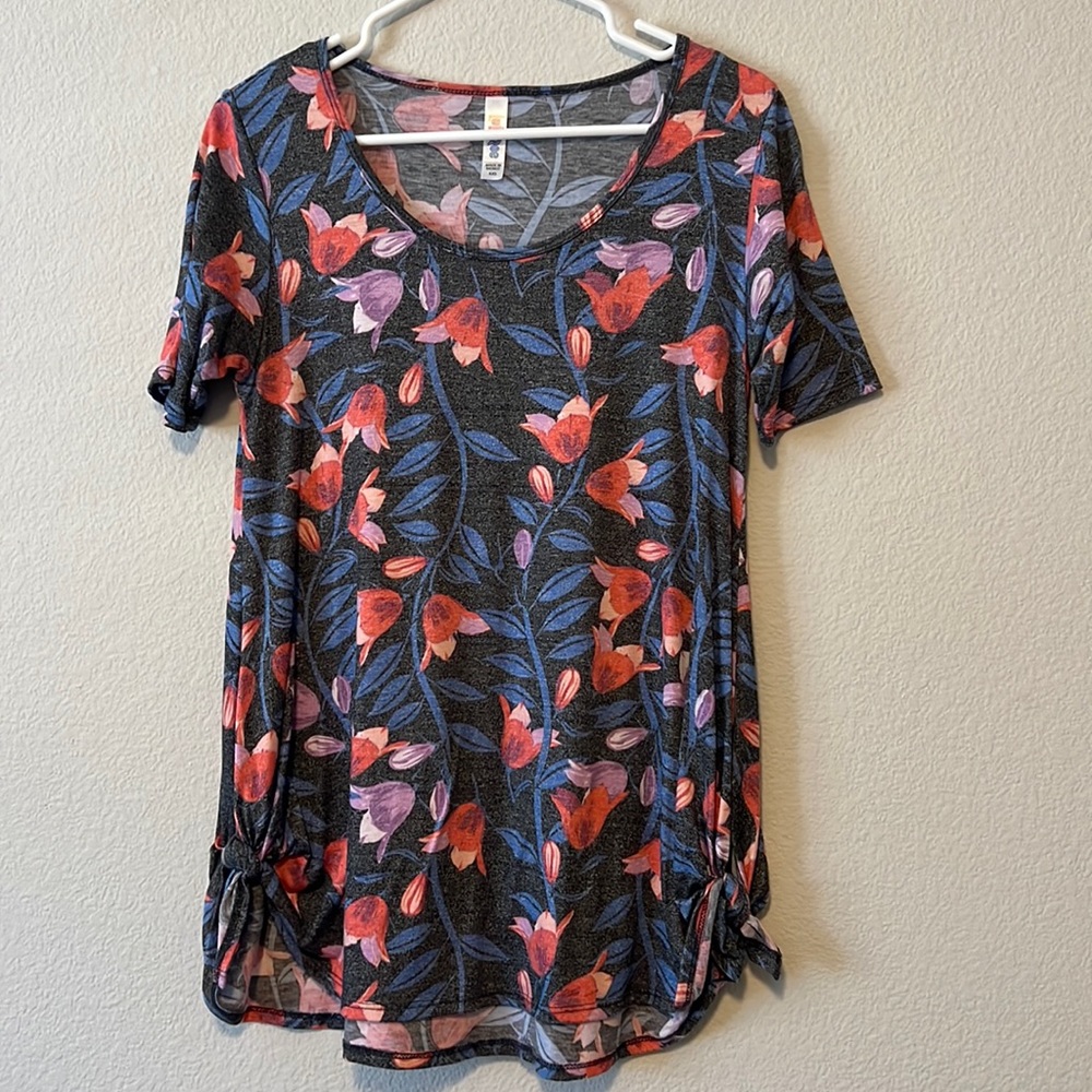 4 for $20 LULAROE TOPS Floral Lularoe shirt
